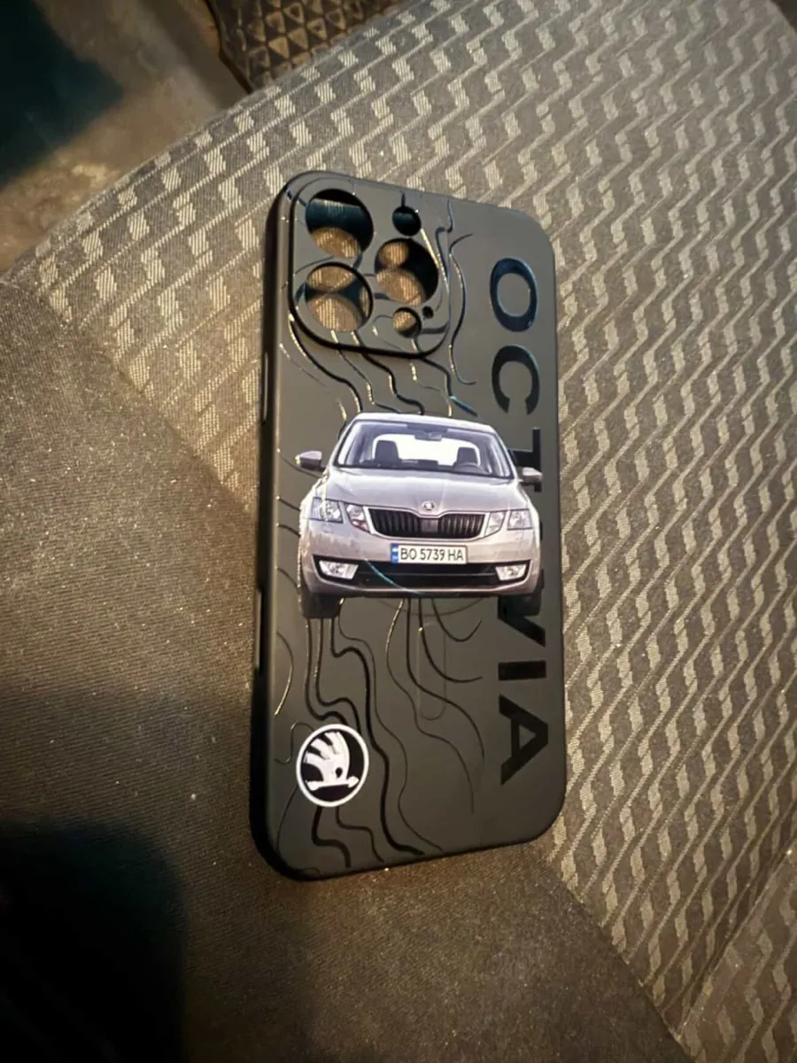 Чохол на iPhone з Škoda Octavia і номером — фото від клієнта