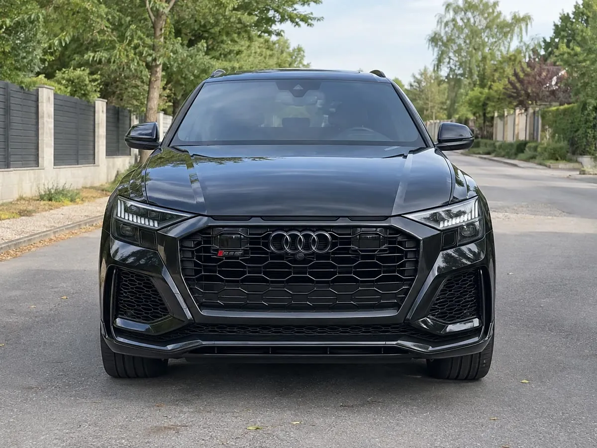 Звичайне фото Audi RS Q8