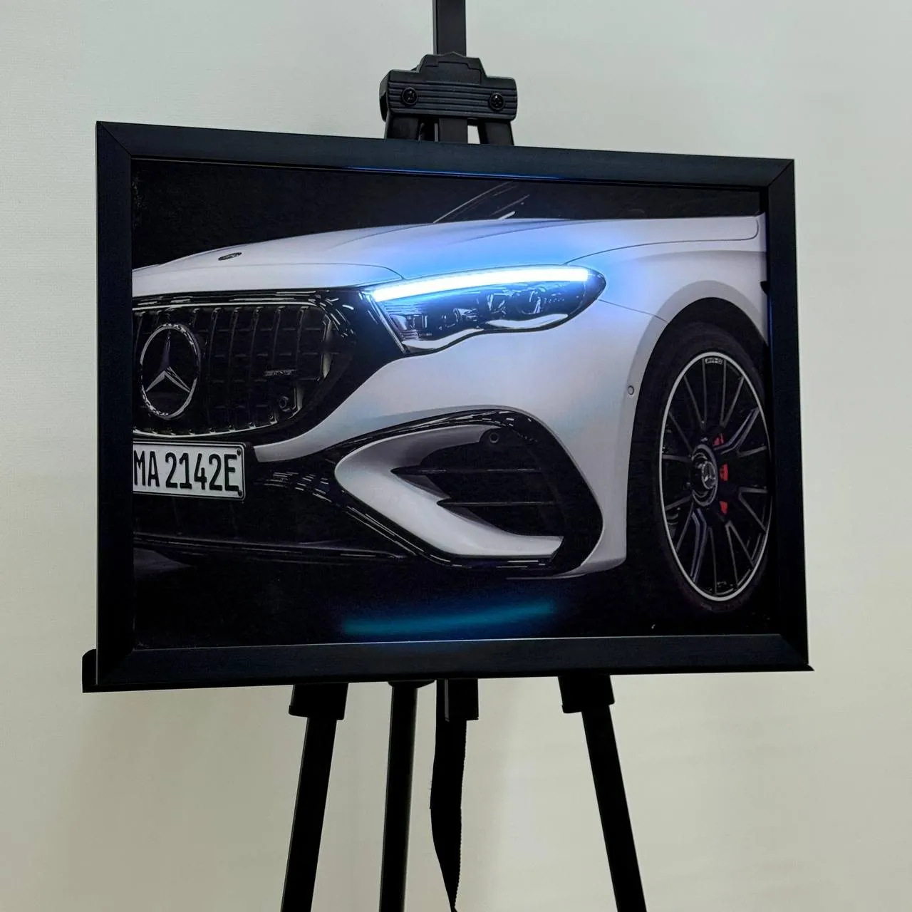 LED-постер з Mercedes-Benz E53