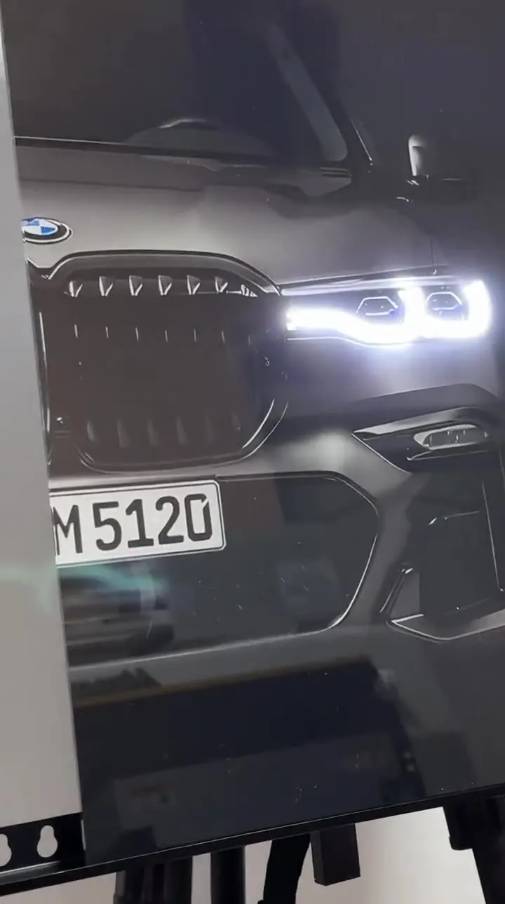 Готовий LED-постер наживо, відео 3